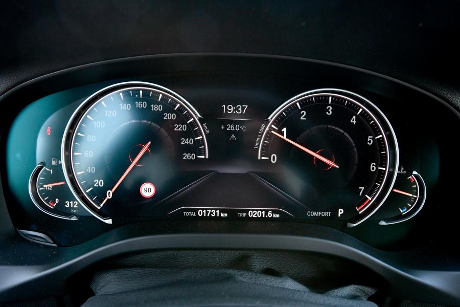 Панель приборов BMW X4 xDrive30i M Sport (G02) 2018 года  (WW) (фото 9 из 36)